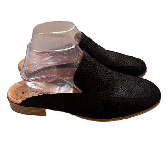 FREE PEOPLE Black At Ease Mule Size 40 Snakeskin Print Suede Size 40 US 10 Black - Picture 11 of 16